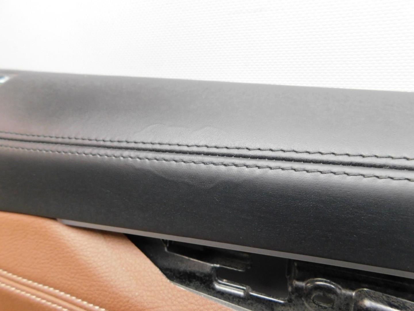 Обшивка двери передней левой