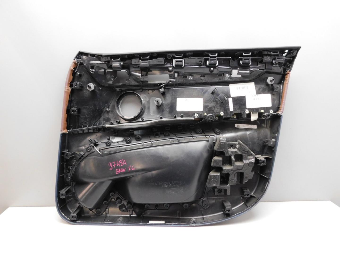 Обшивка двери передней левой