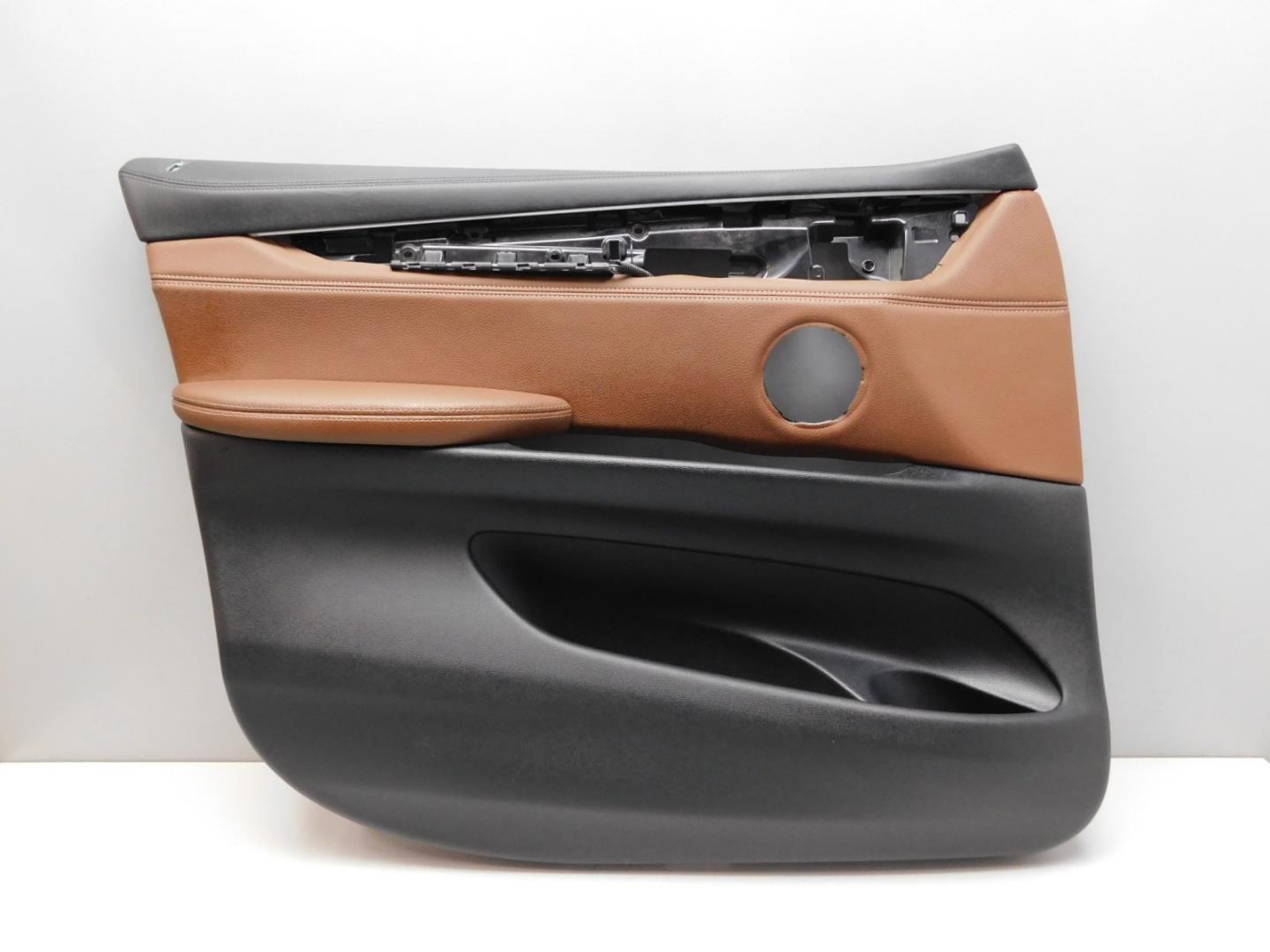 Обшивка двери передней левой