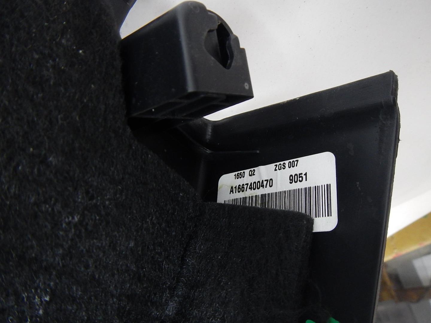 Обшивка двери багажника