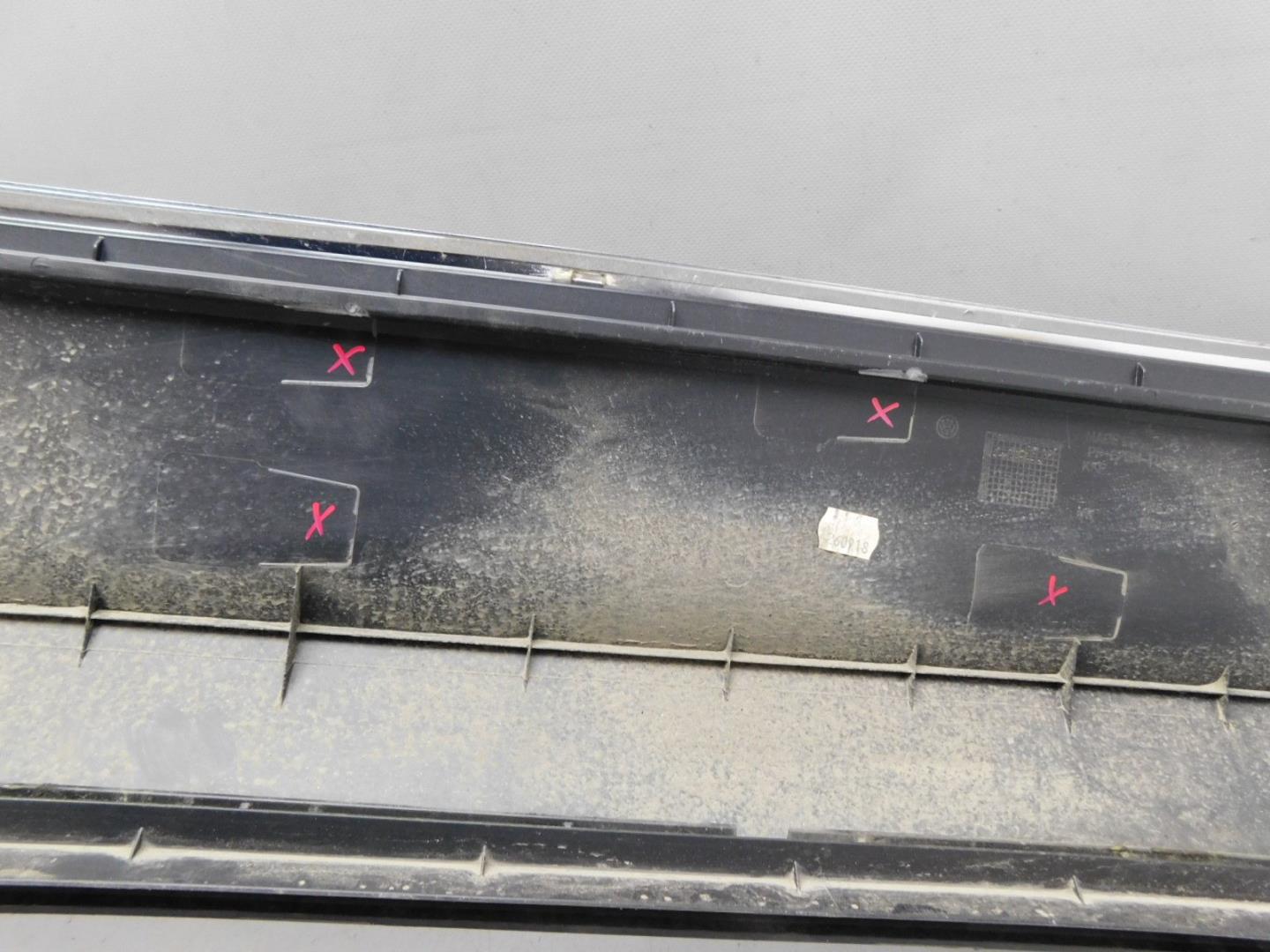 Накладка двери передней правой