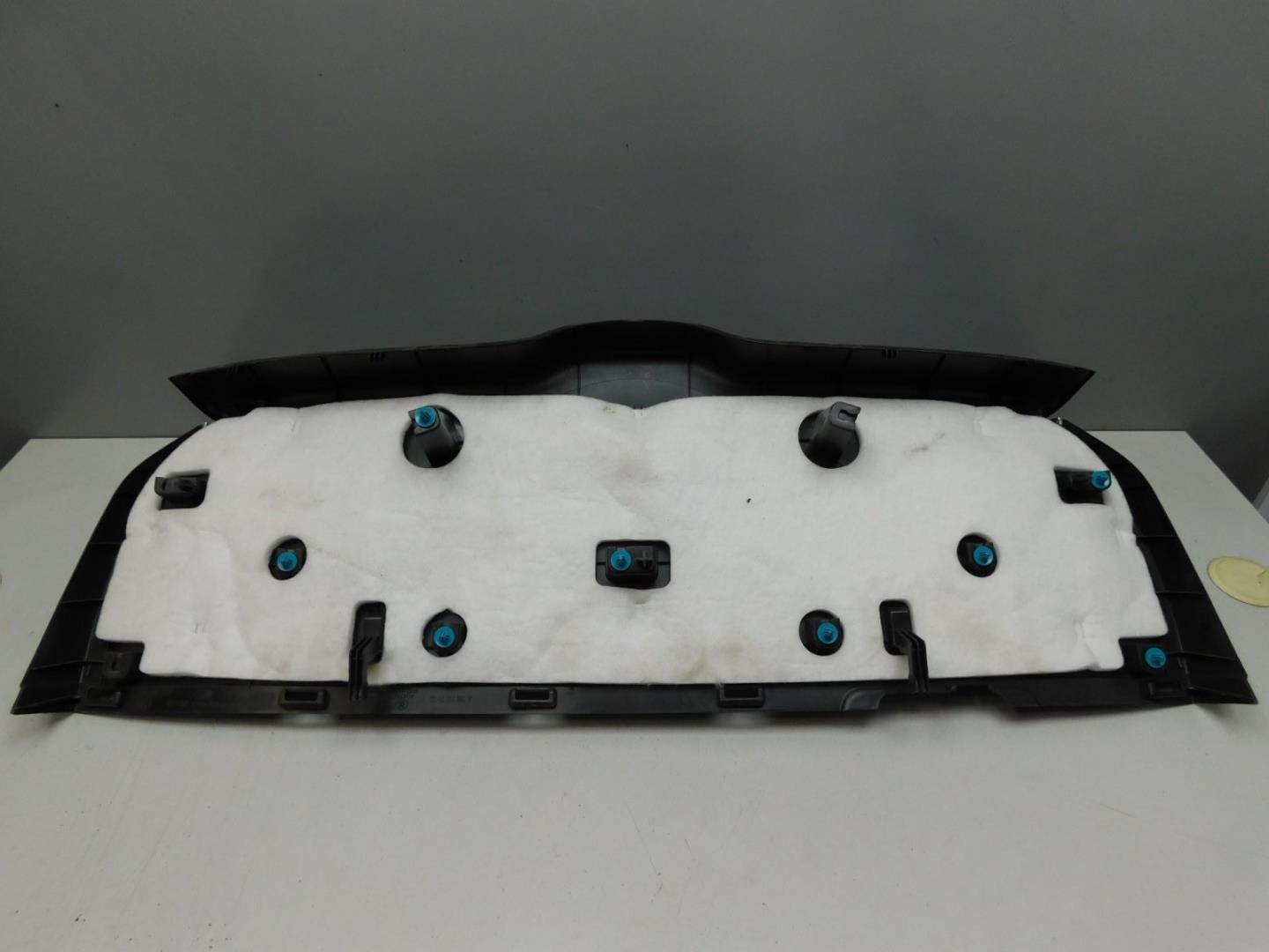 Обшивка двери багажника