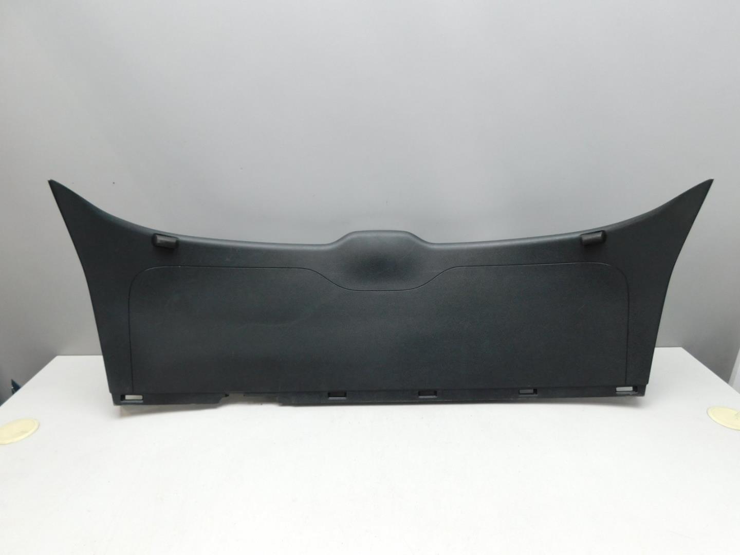 Обшивка двери багажника