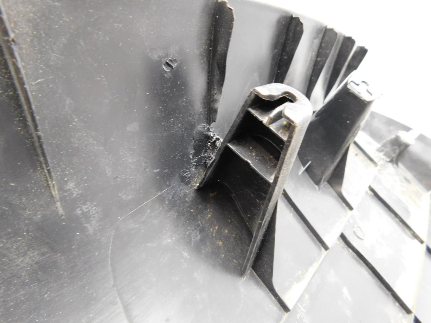 Обшивка двери багажника