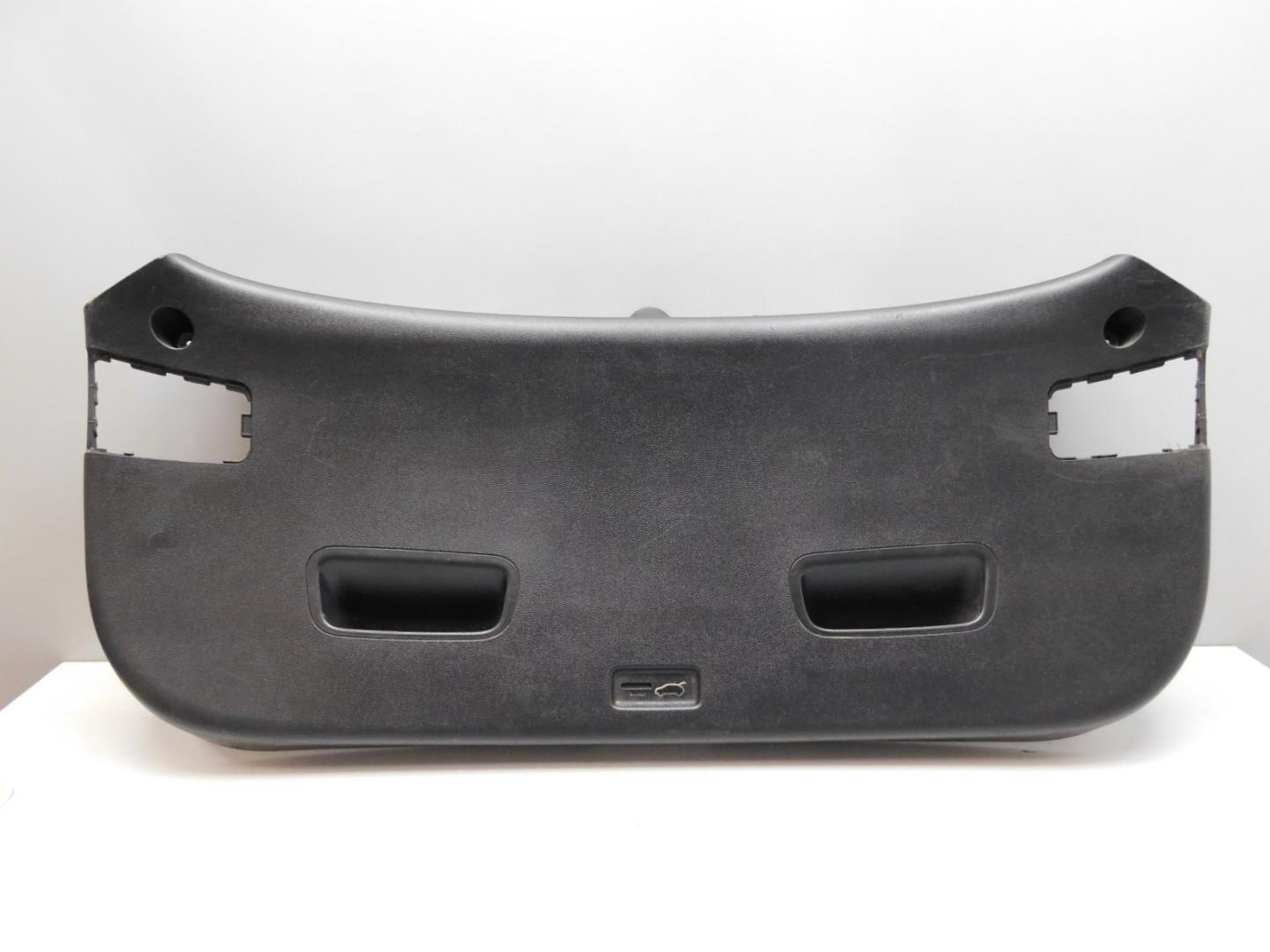 Обшивка двери багажника