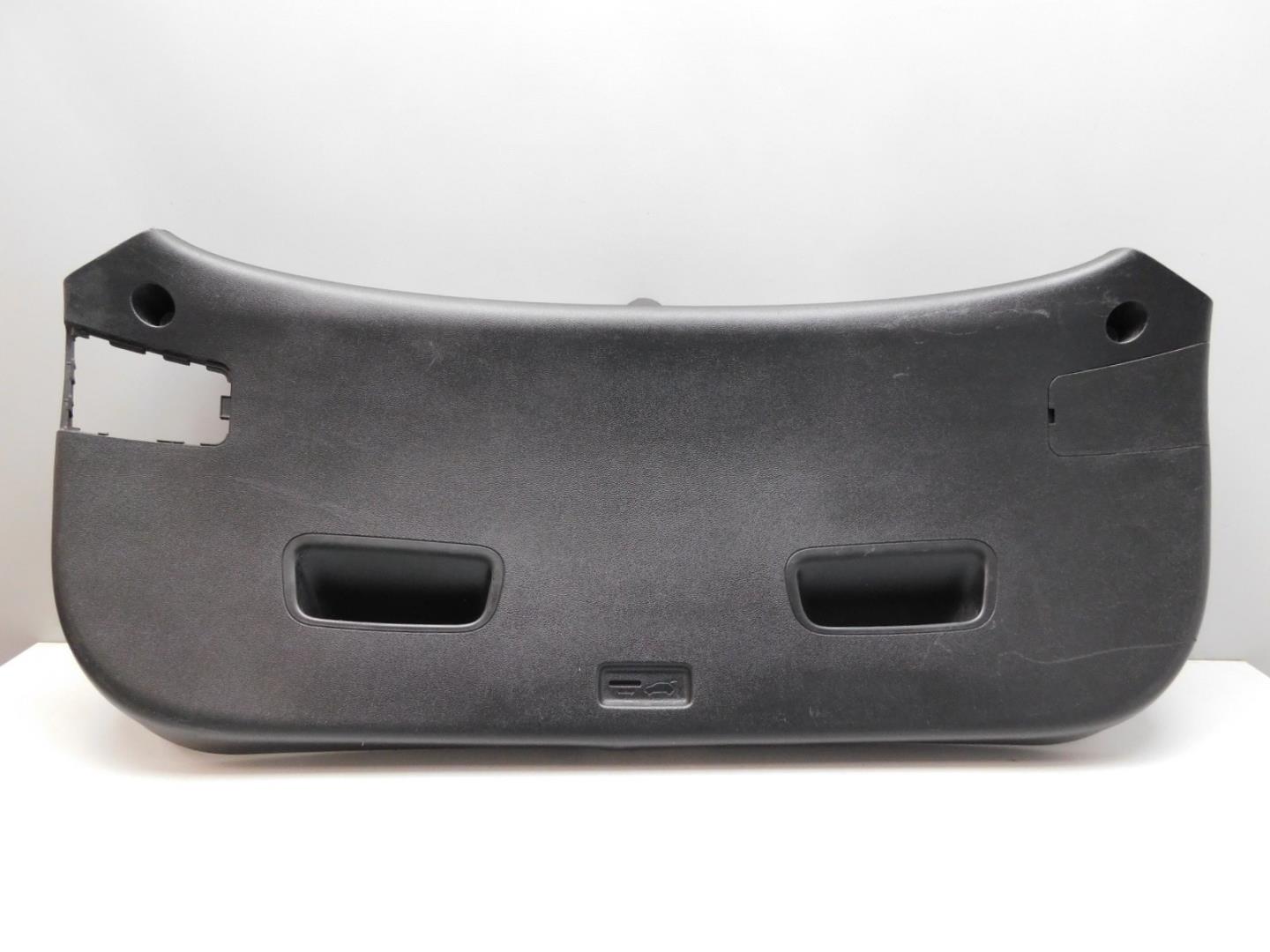 Обшивка двери багажника