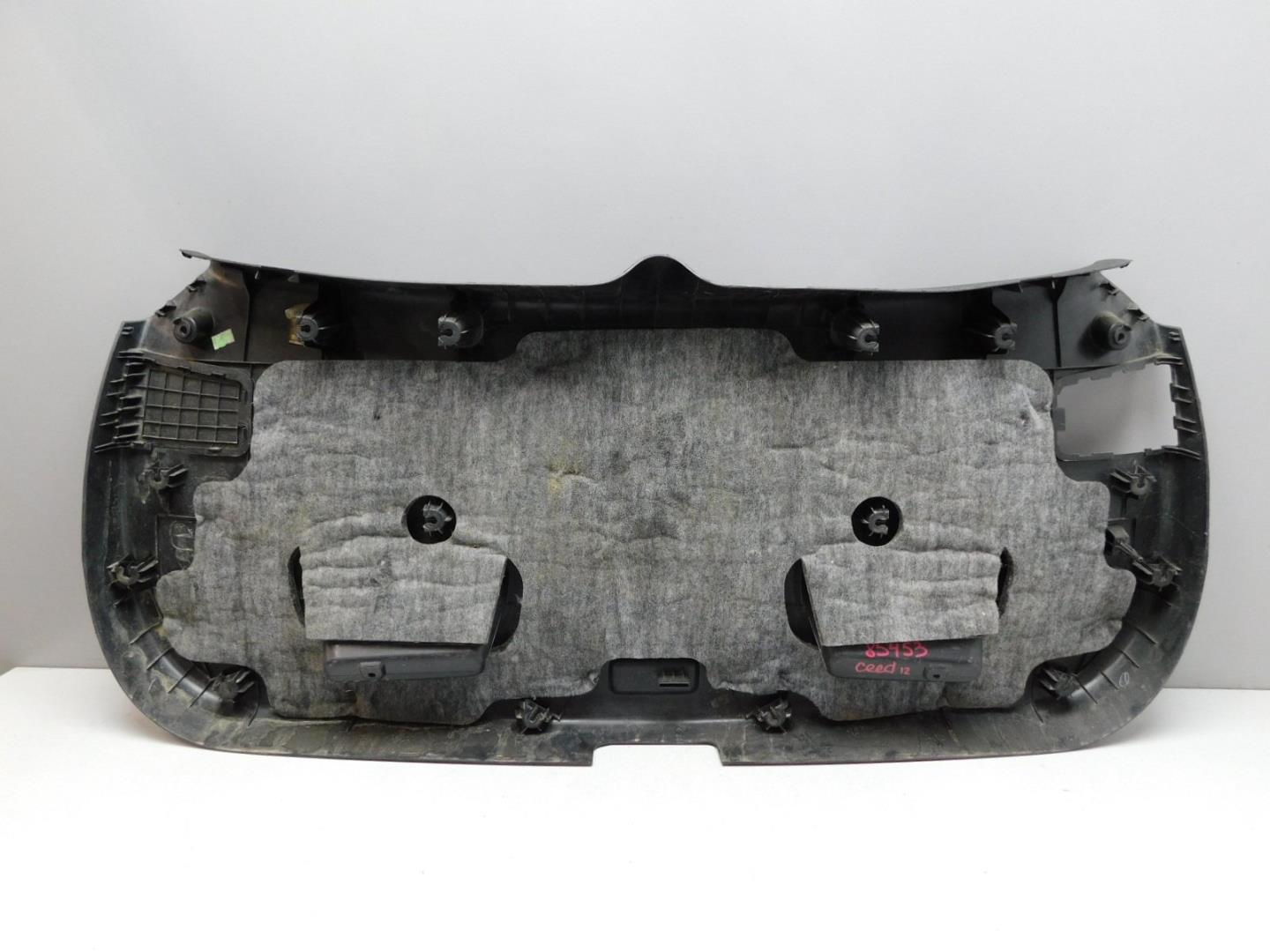 Обшивка двери багажника