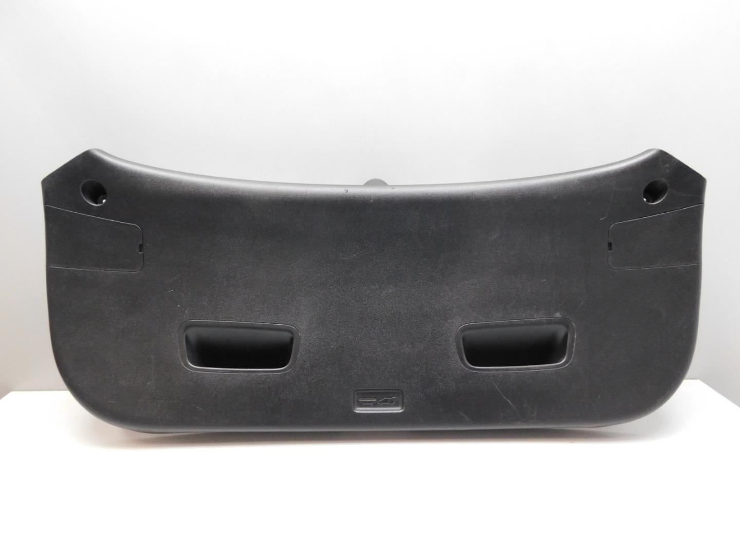 Обшивка двери багажника