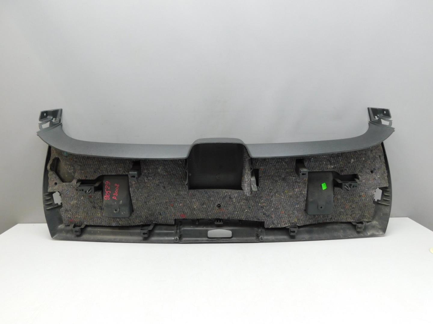 Обшивка двери багажника