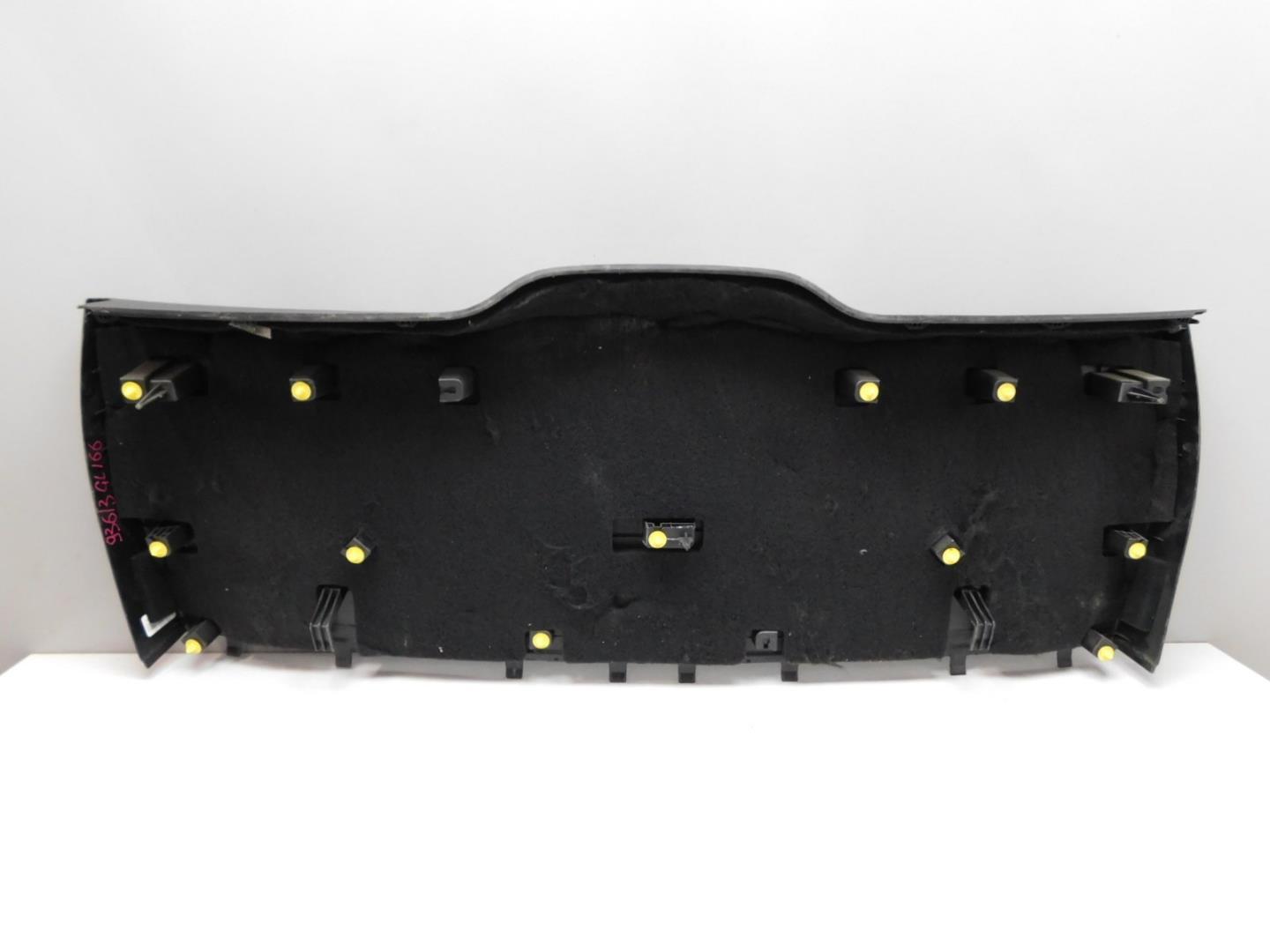 Обшивка двери багажника