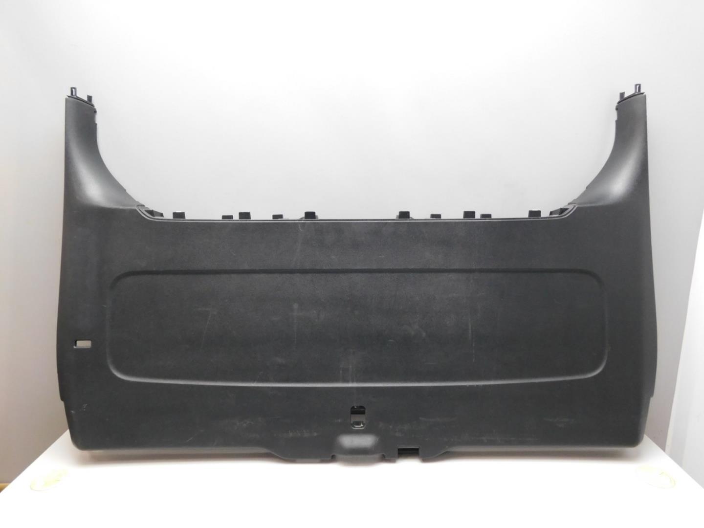 Обшивка двери багажника