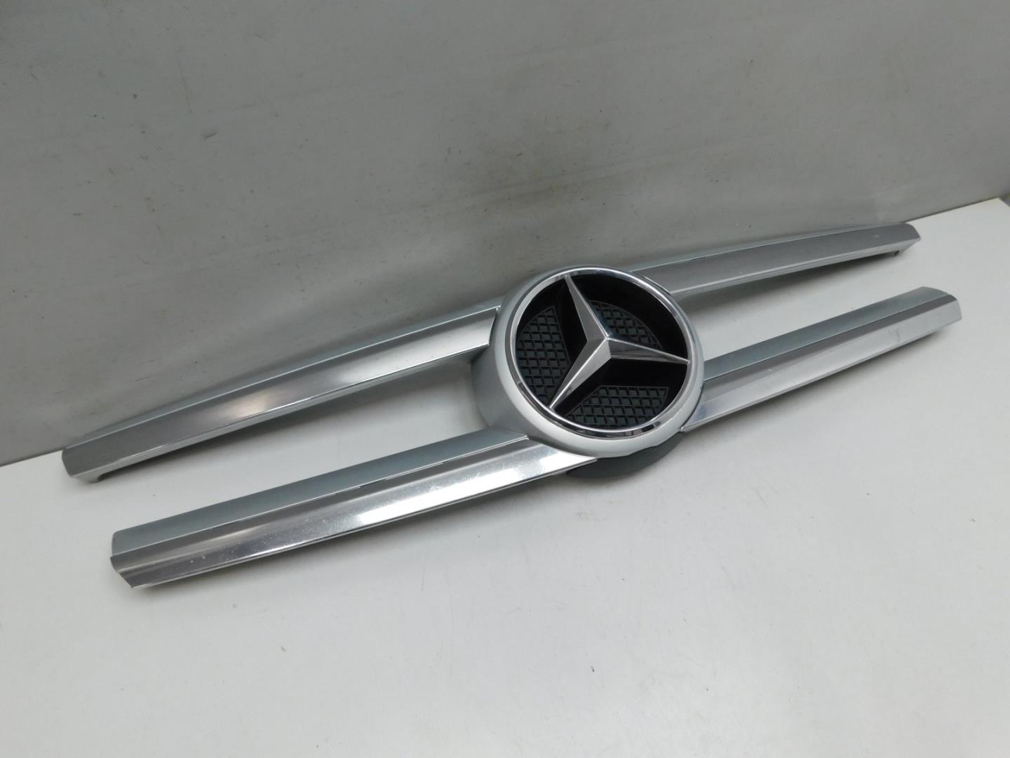 Накладка на решетку радиатора