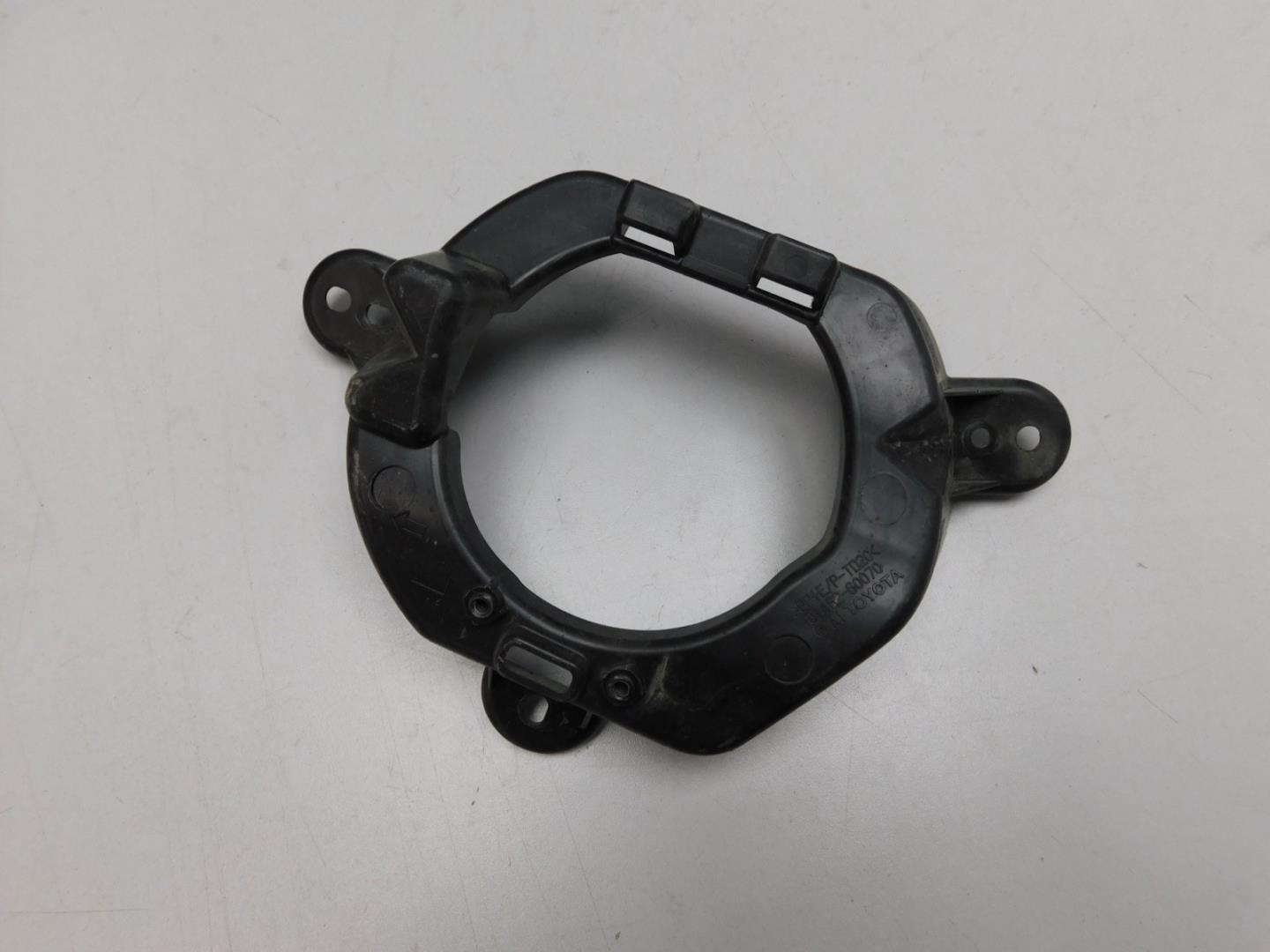 Кронштейн фары противотуманной правой