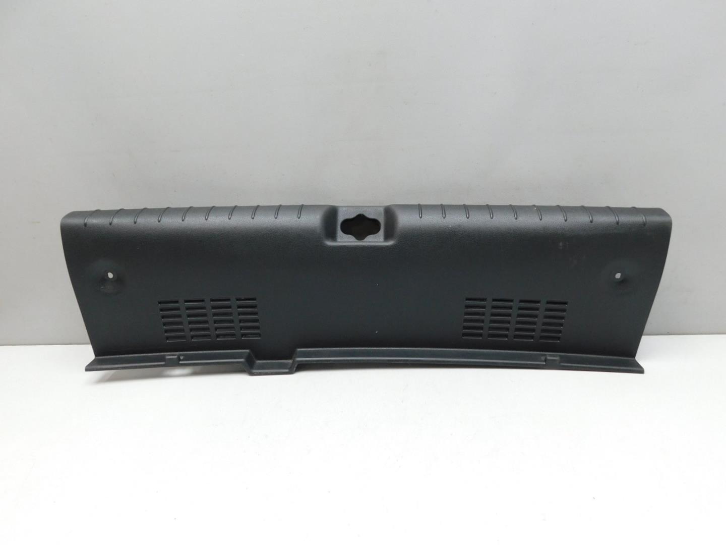 Обшивка багажника