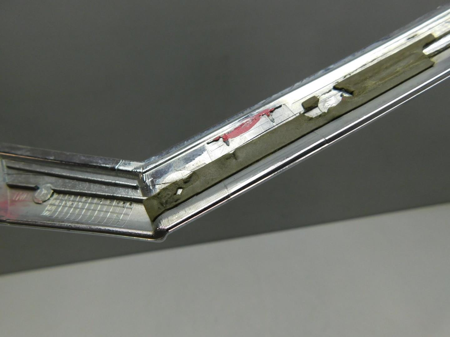 Молдинг переднего бампера