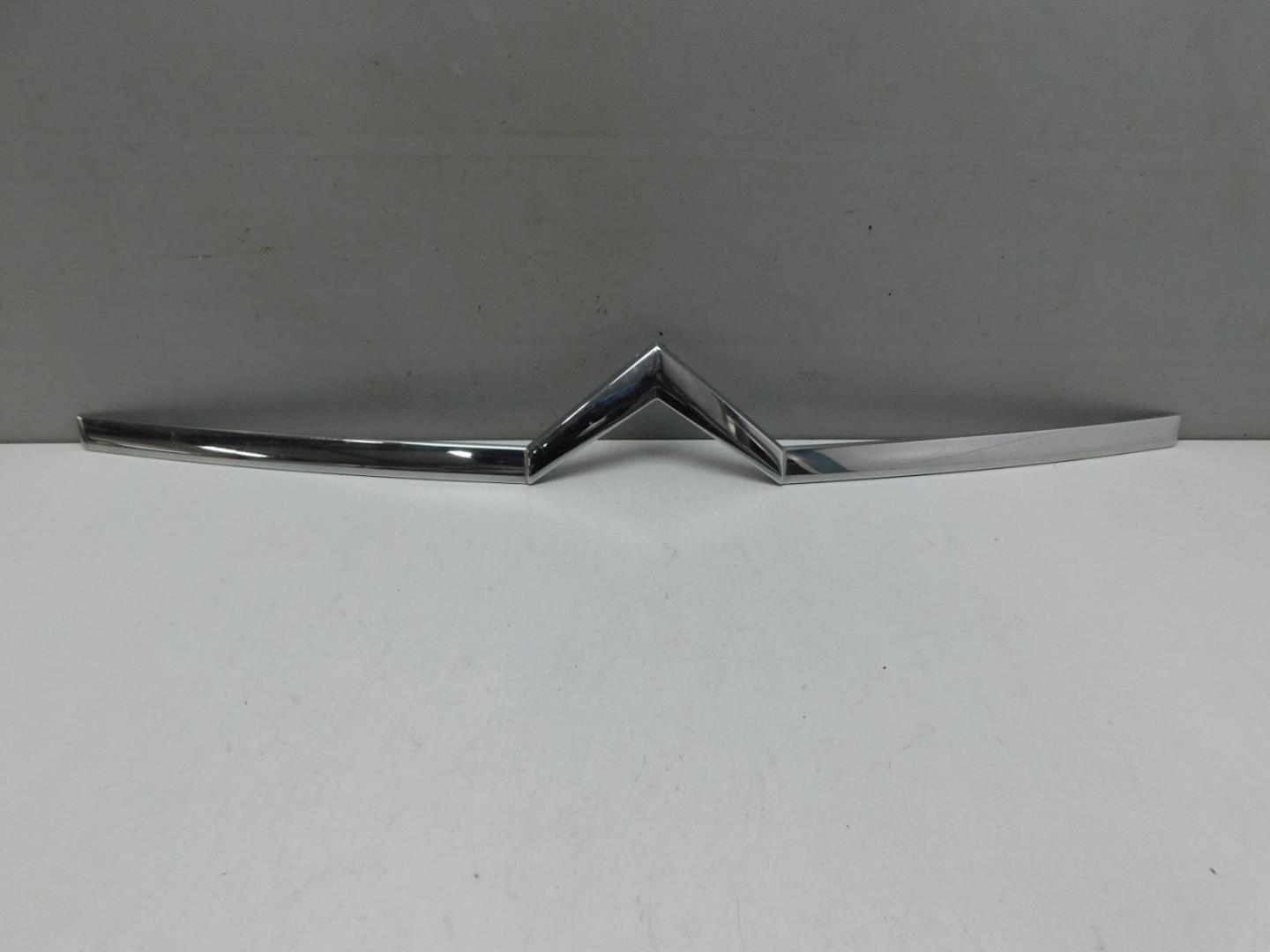 Молдинг переднего бампера