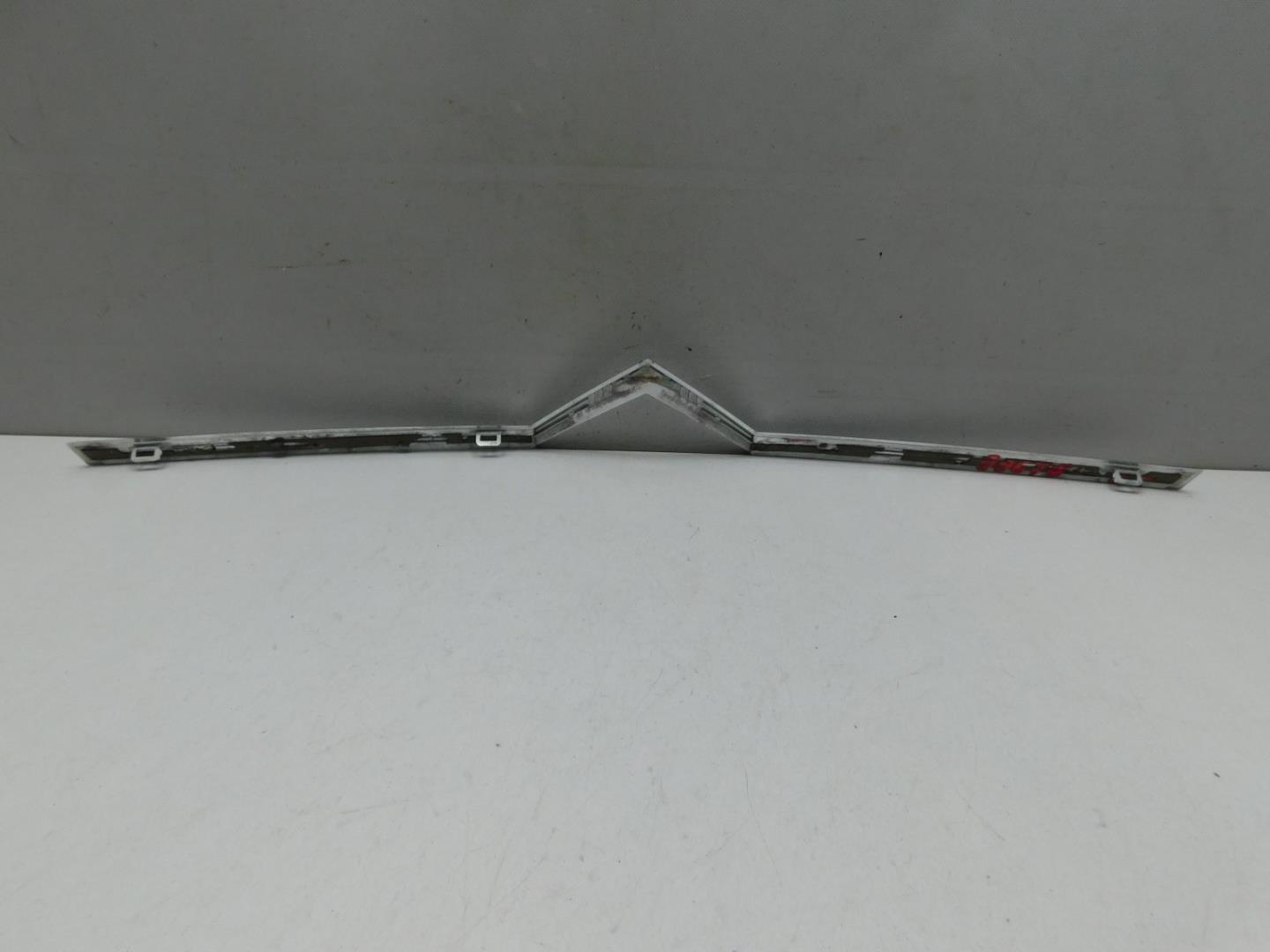 Молдинг переднего бампера