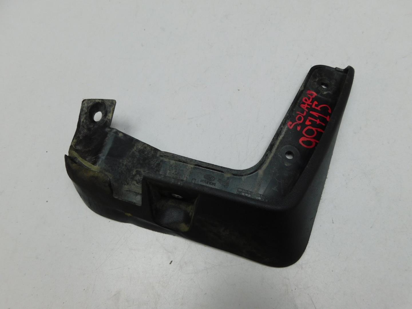 Брызговик передний правый