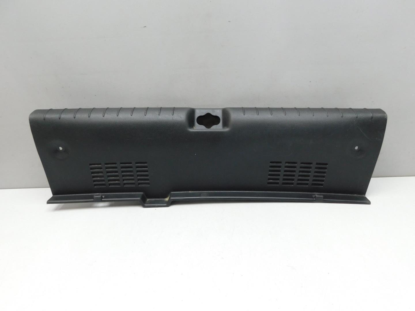 Обшивка багажника