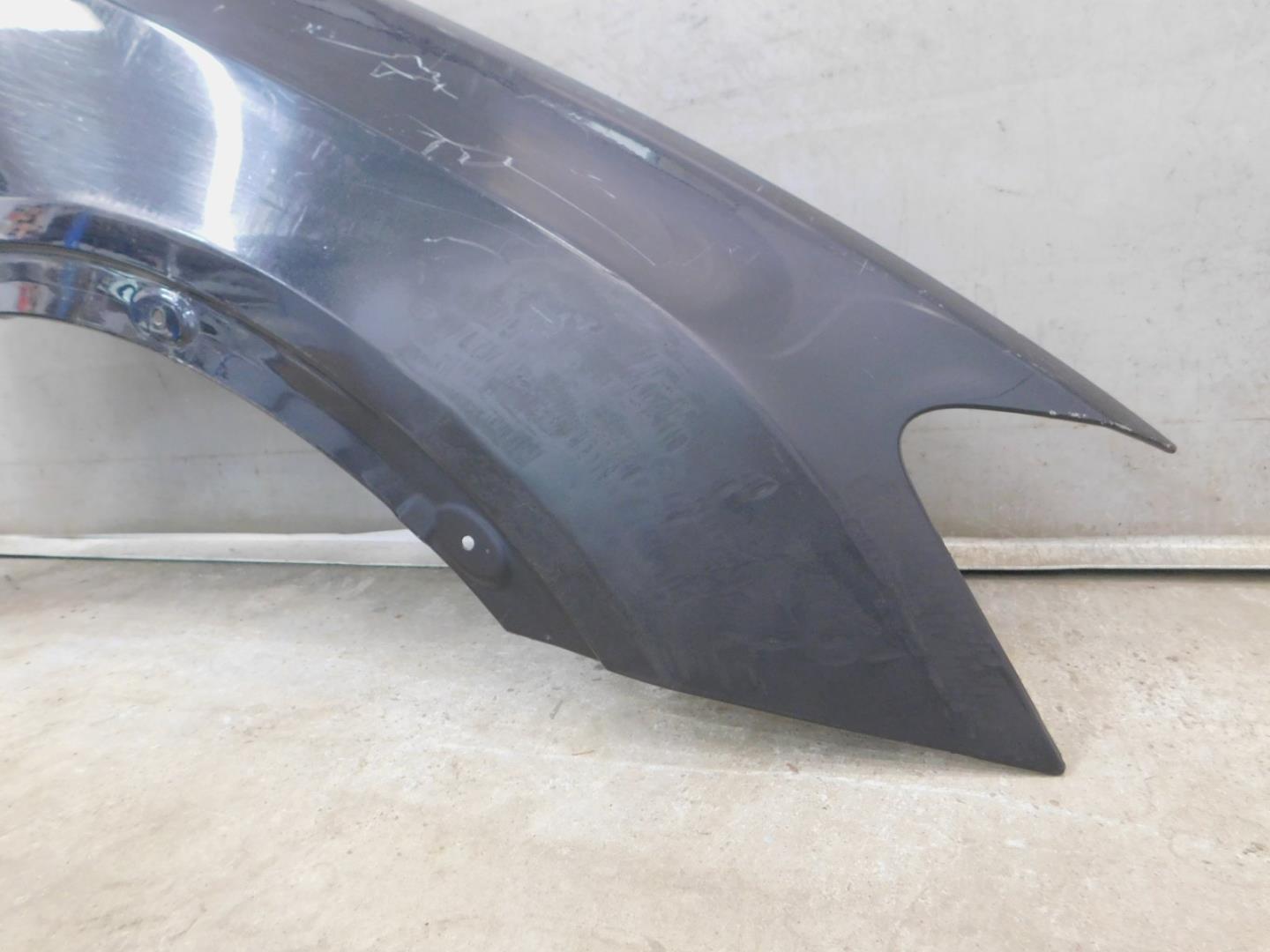 Крыло переднее правое