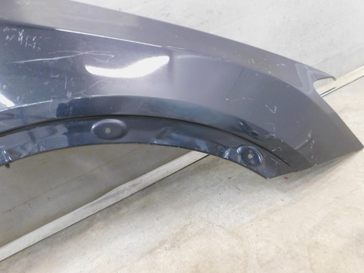 Крыло переднее правое