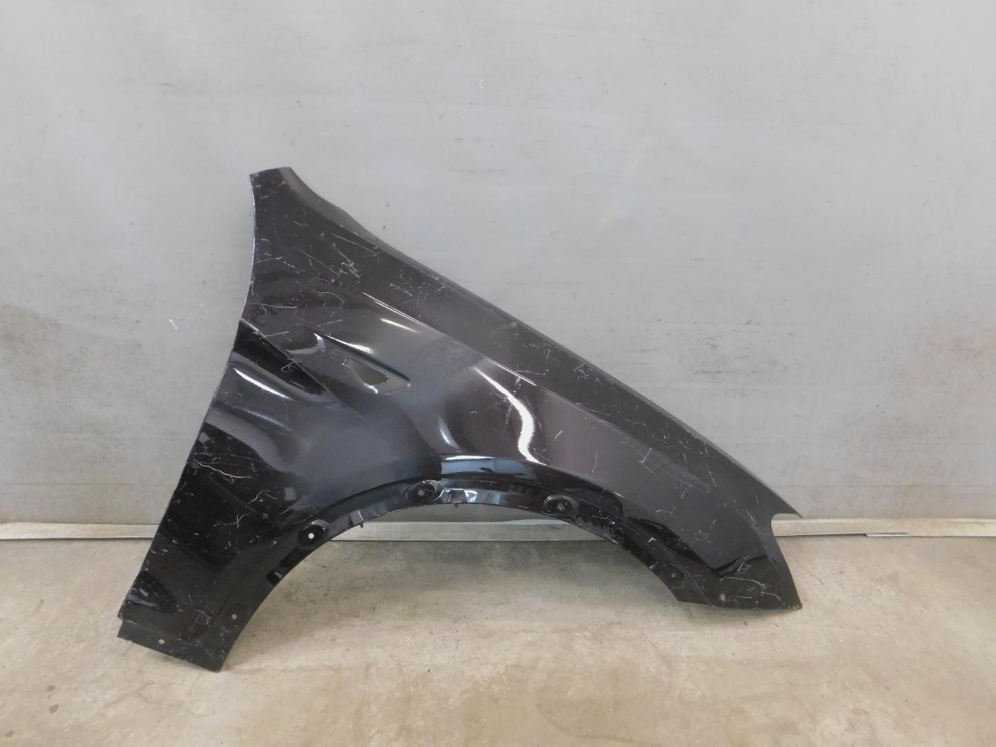 Крыло переднее правое