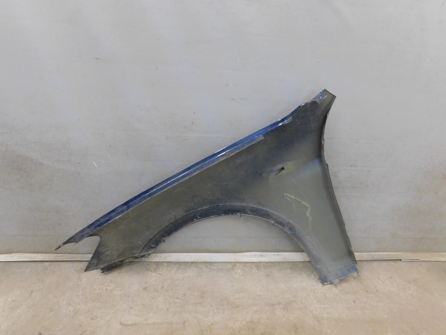 Крыло переднее правое