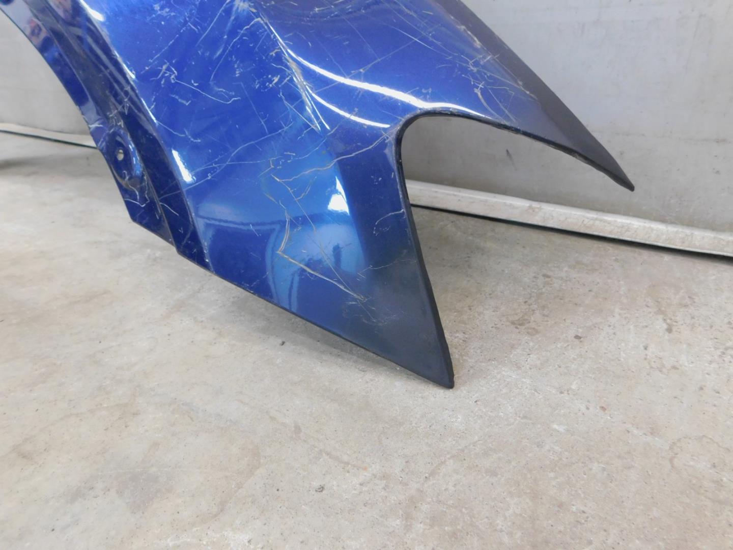 Крыло переднее правое