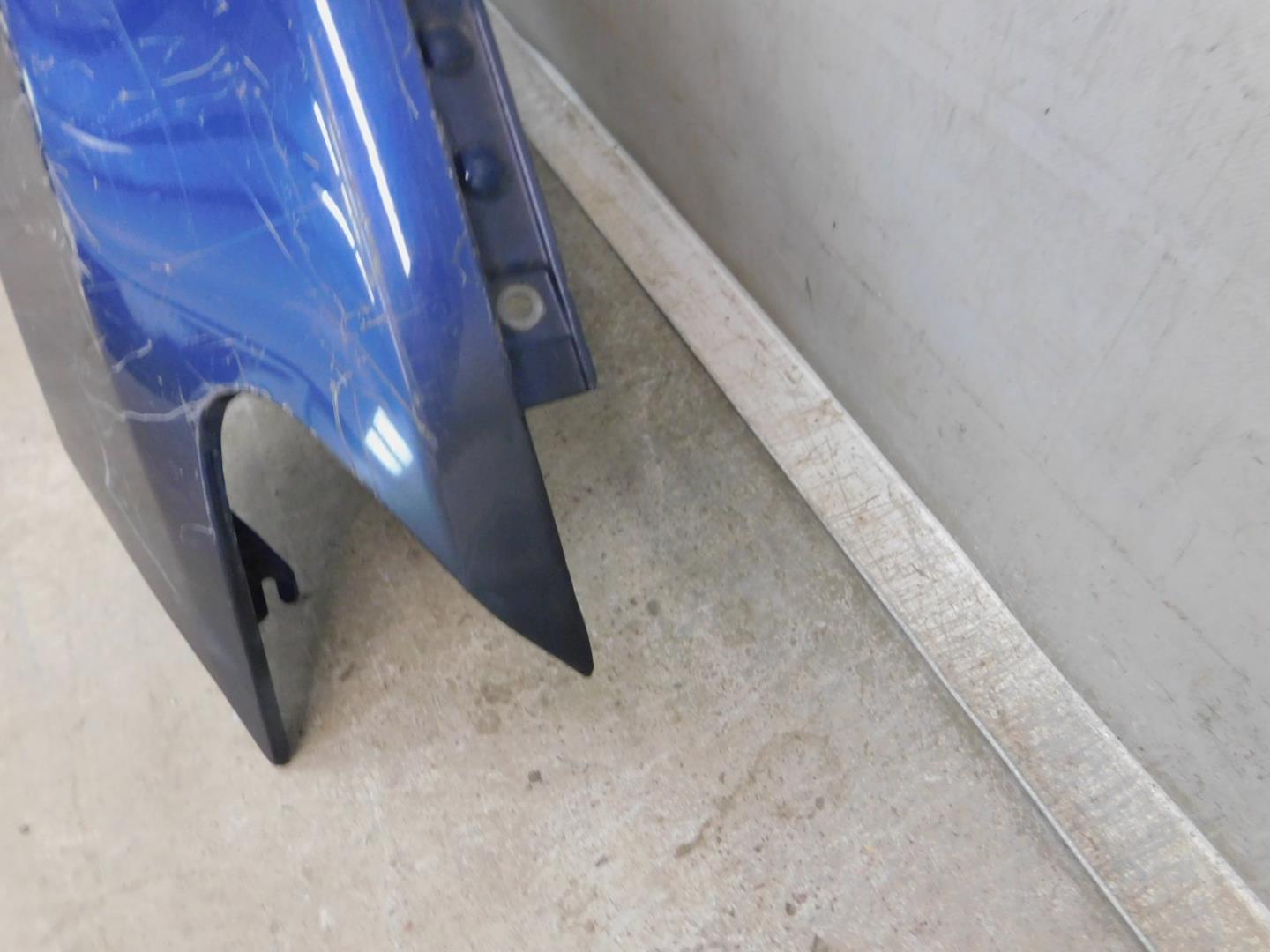 Крыло переднее правое