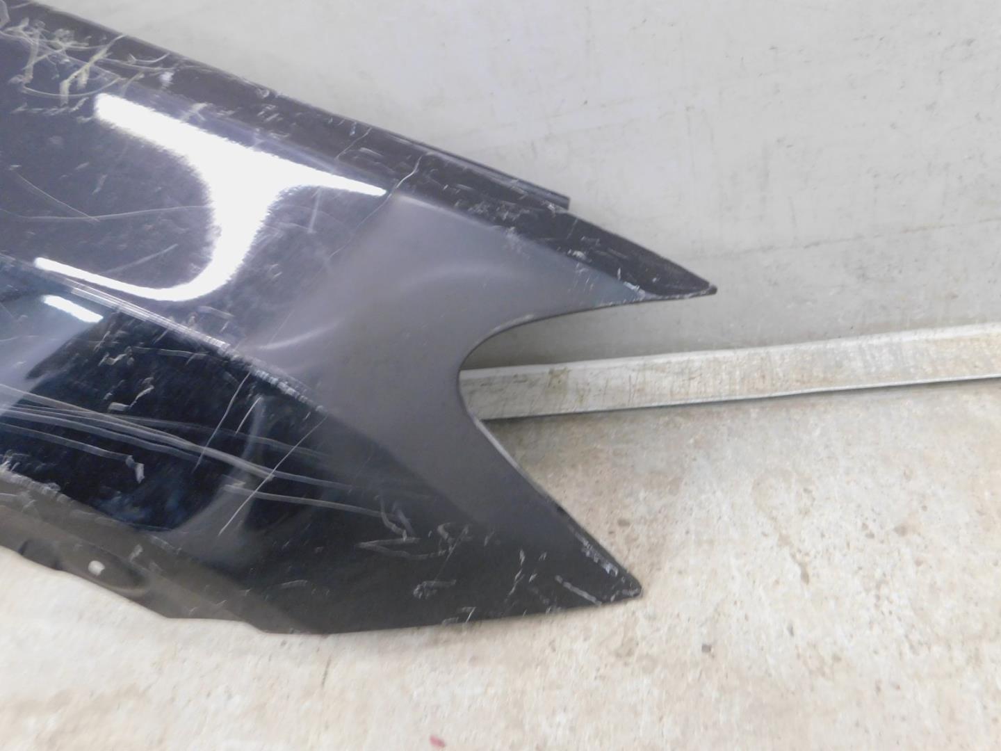 Крыло переднее правое