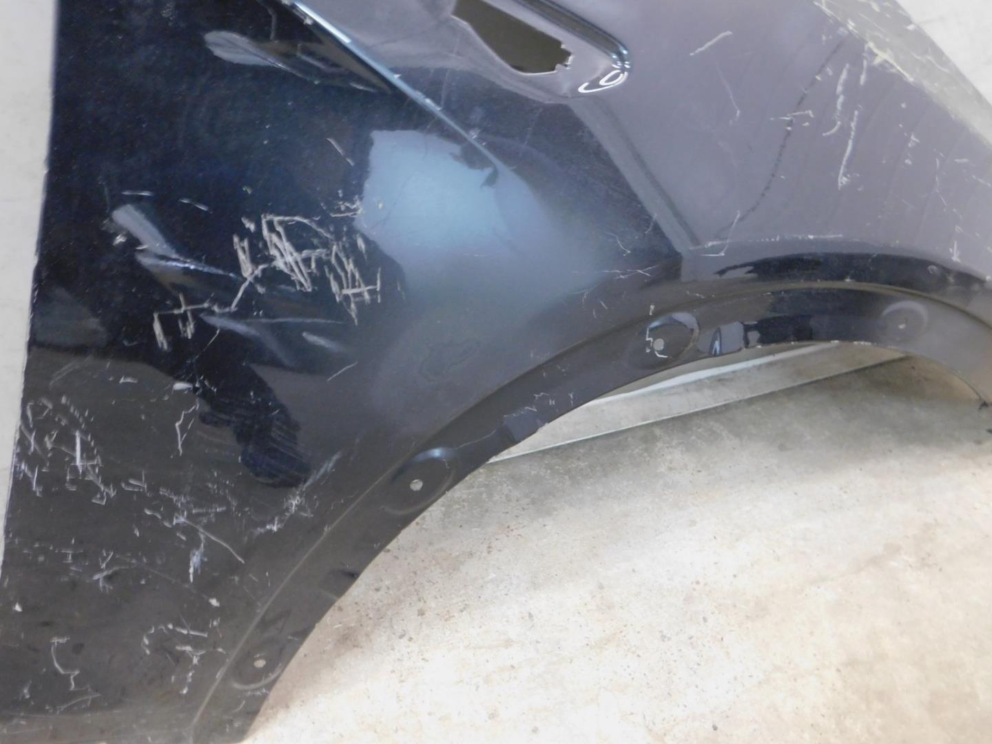 Крыло переднее правое