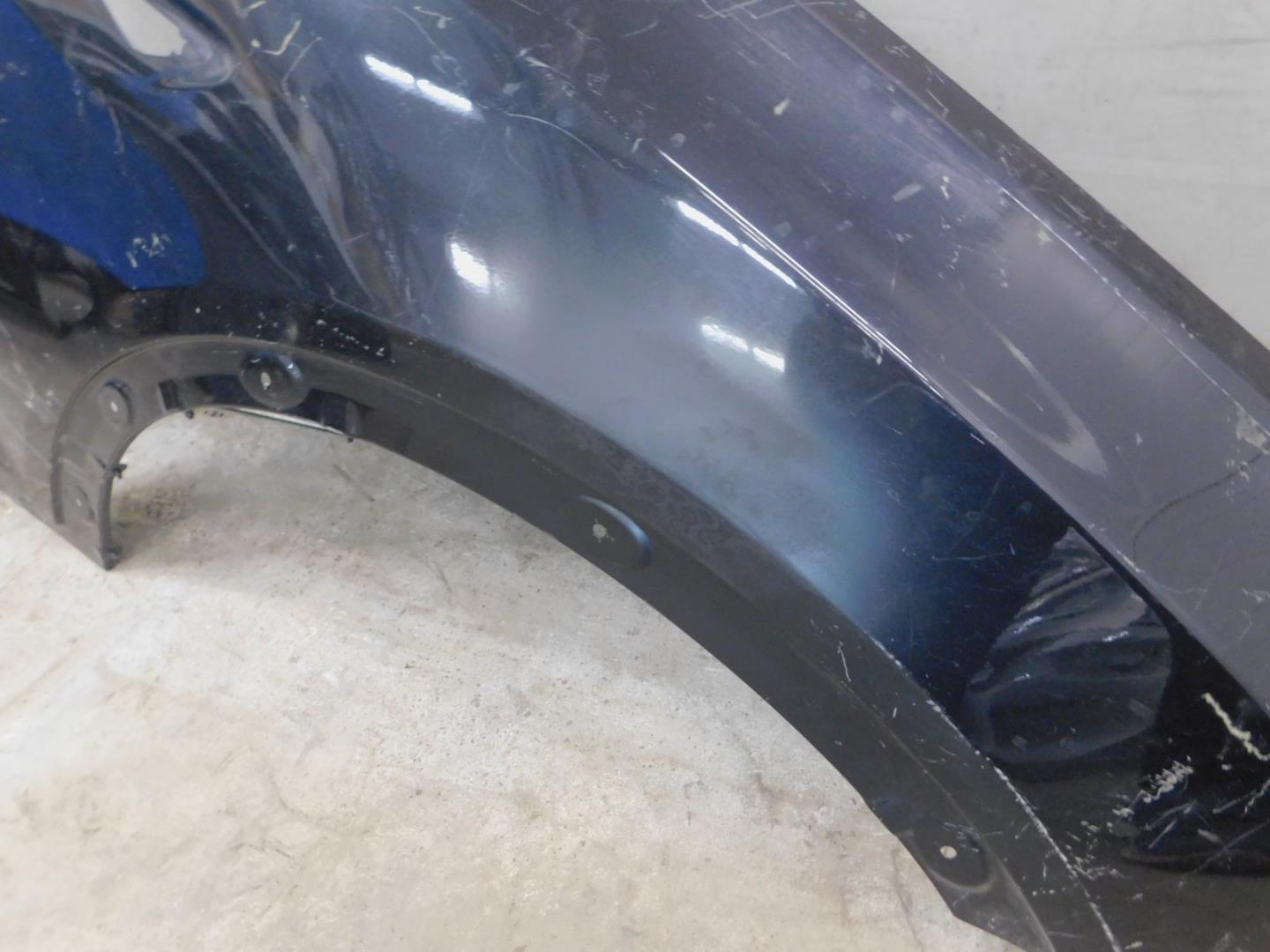 Крыло переднее правое