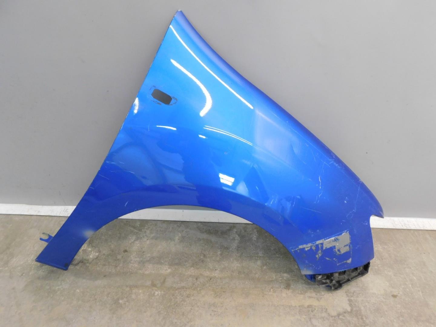 Крыло переднее правое