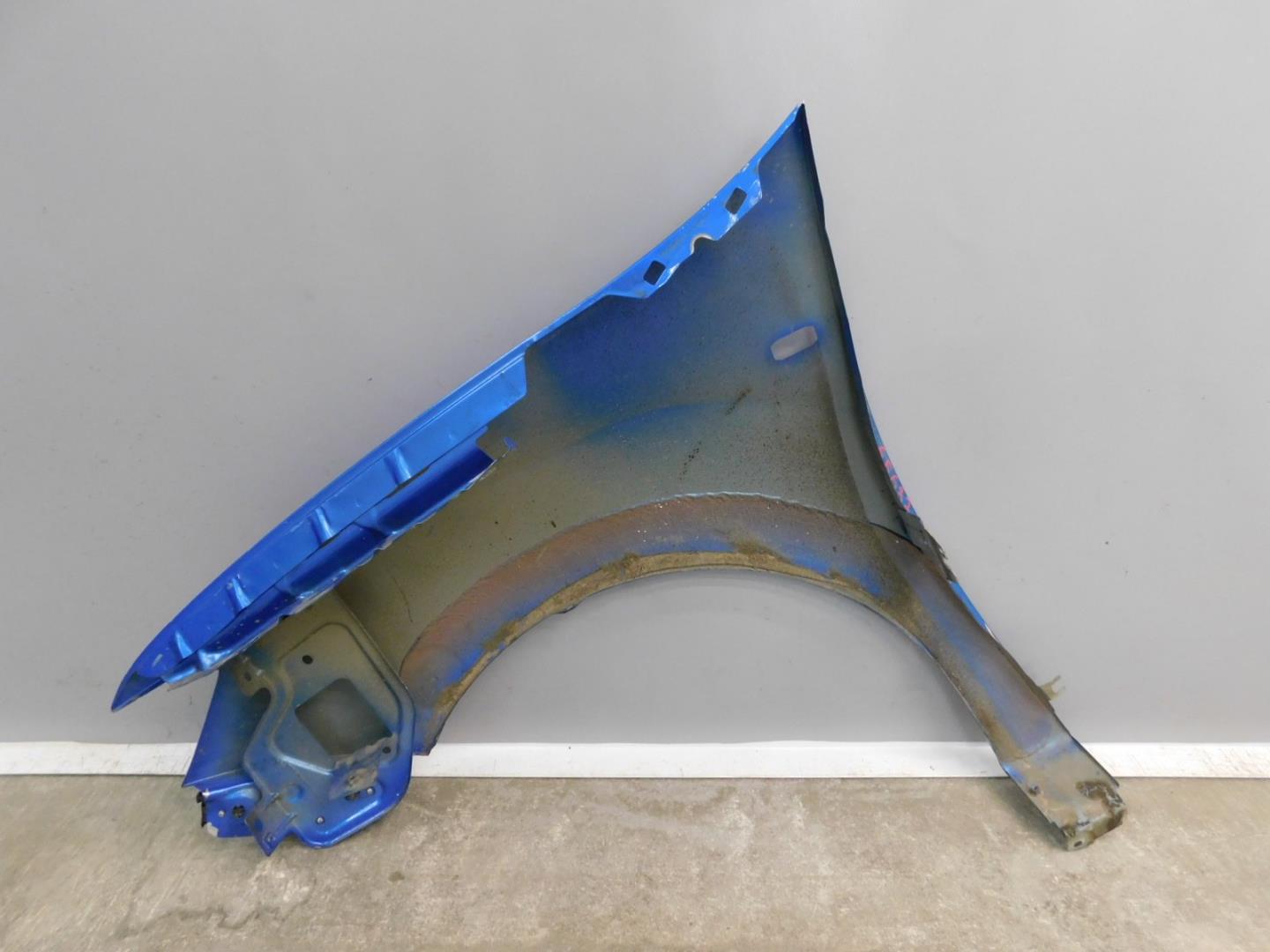 Крыло переднее правое