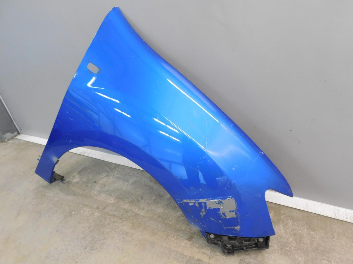 Крыло переднее правое