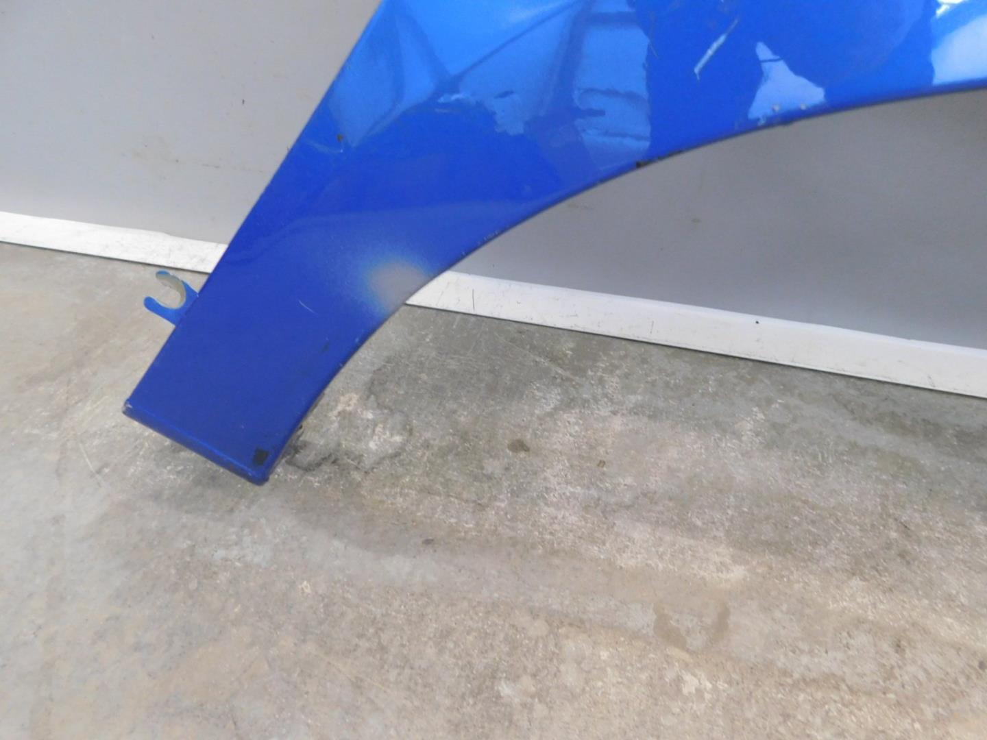 Крыло переднее правое