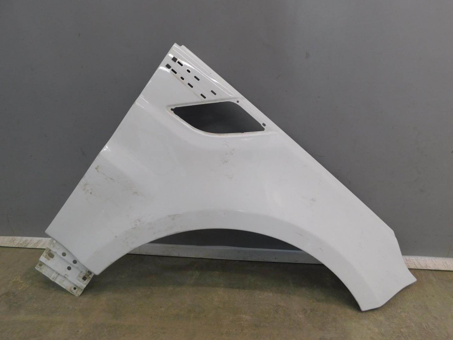 Крыло переднее правое