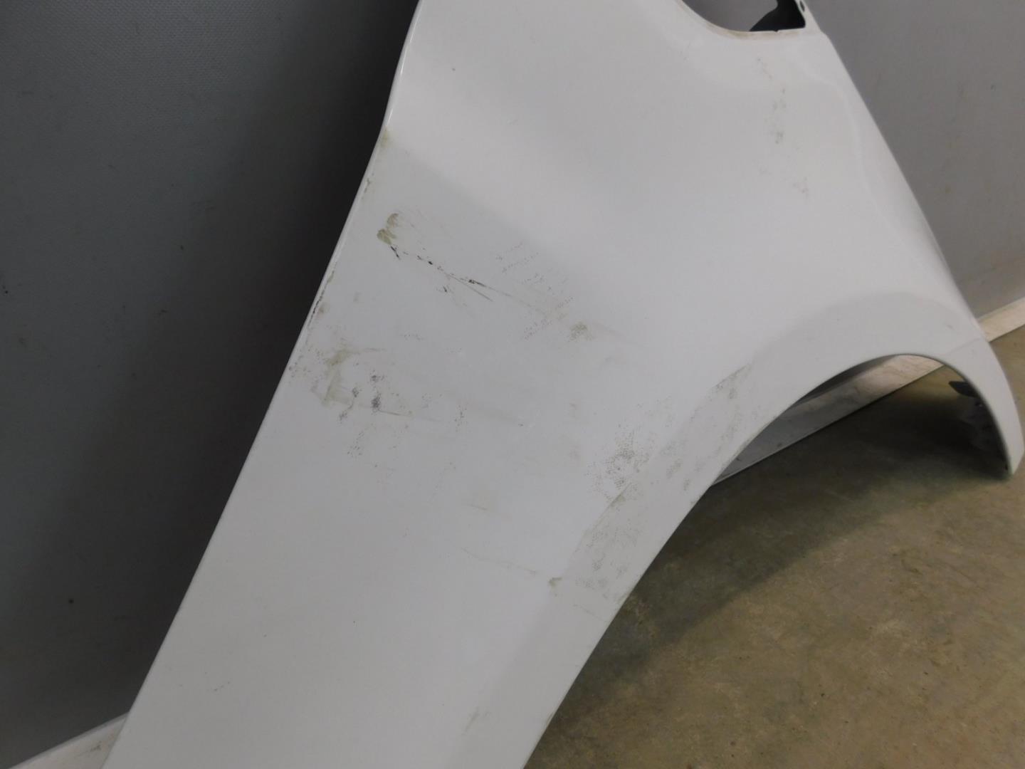 Крыло переднее правое