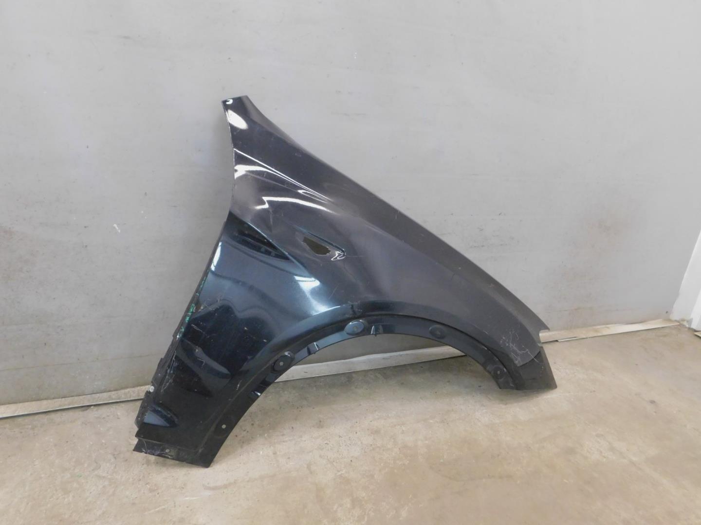 Крыло переднее правое