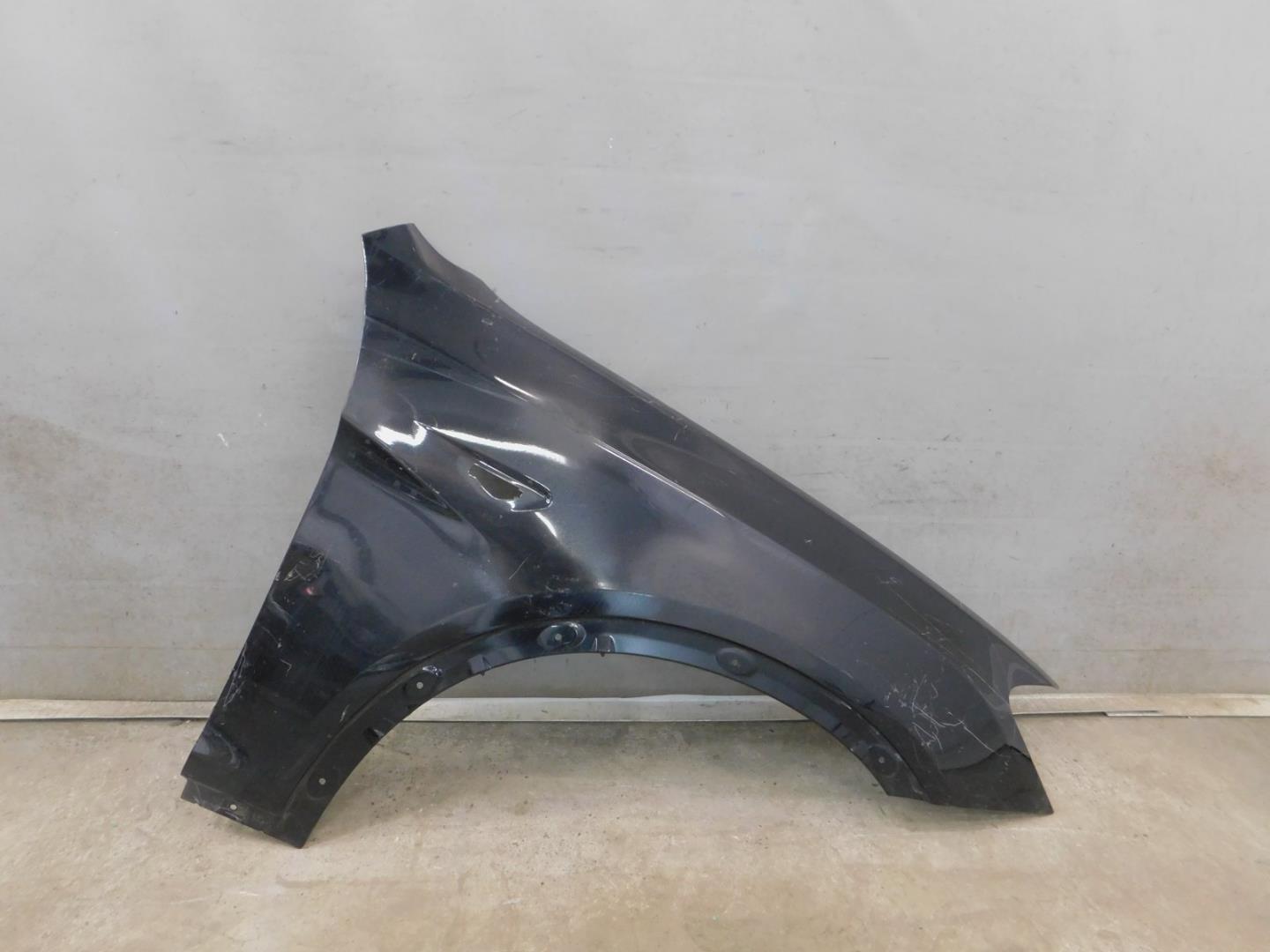 Крыло переднее правое