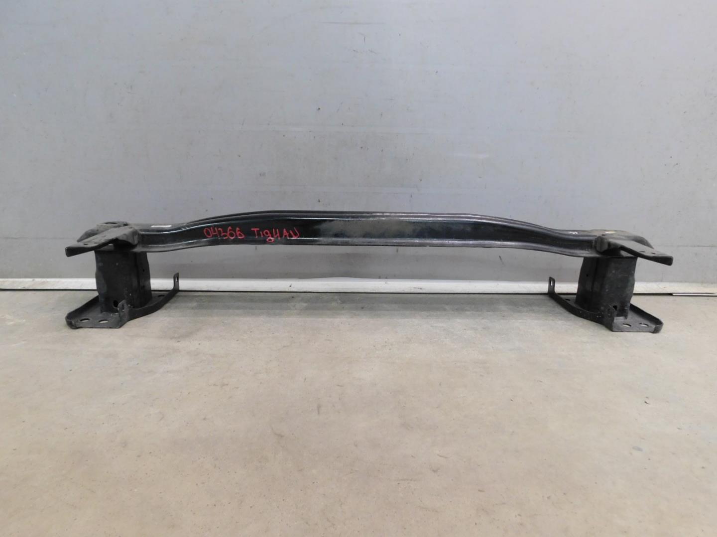 Усилитель переднего бампера