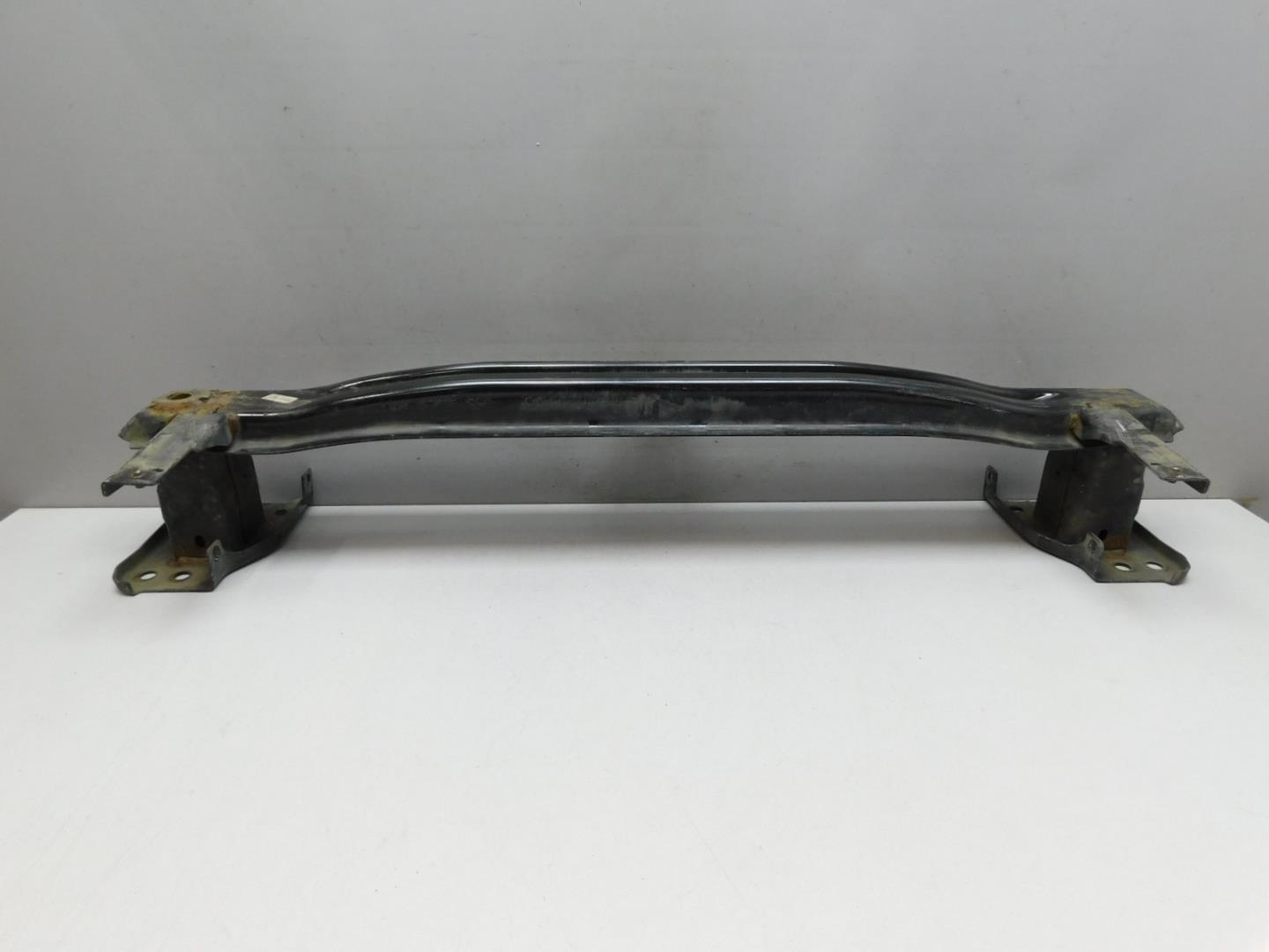 Усилитель переднего бампера