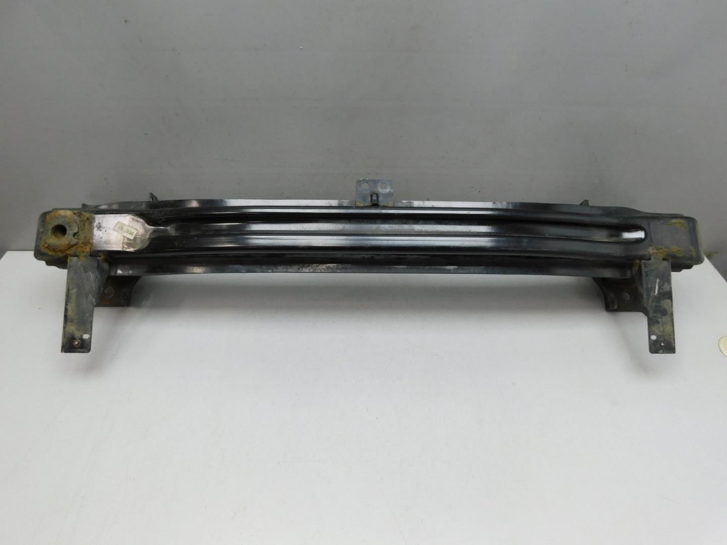 Усилитель переднего бампера