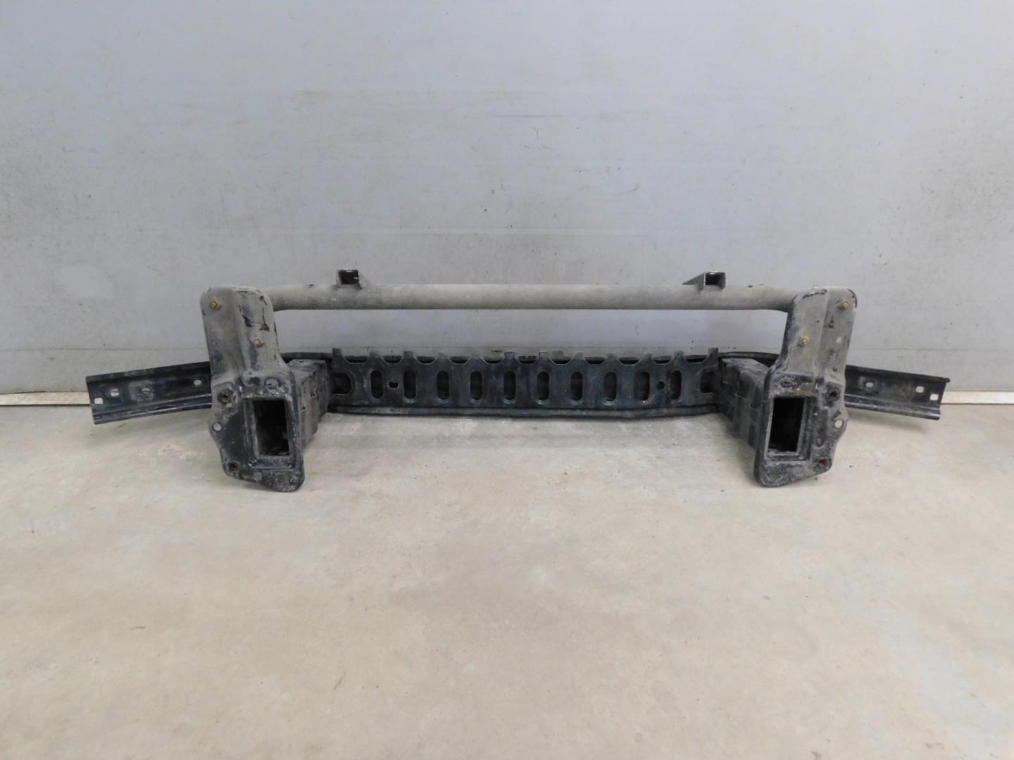 Усилитель переднего бампера