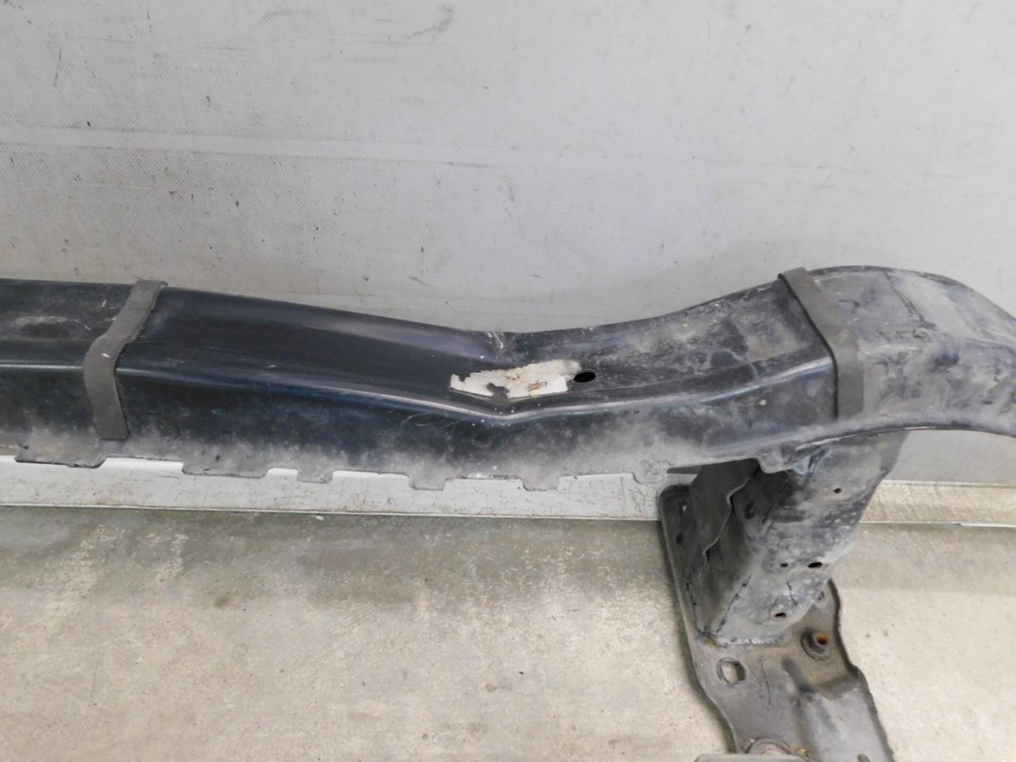 Усилитель переднего бампера