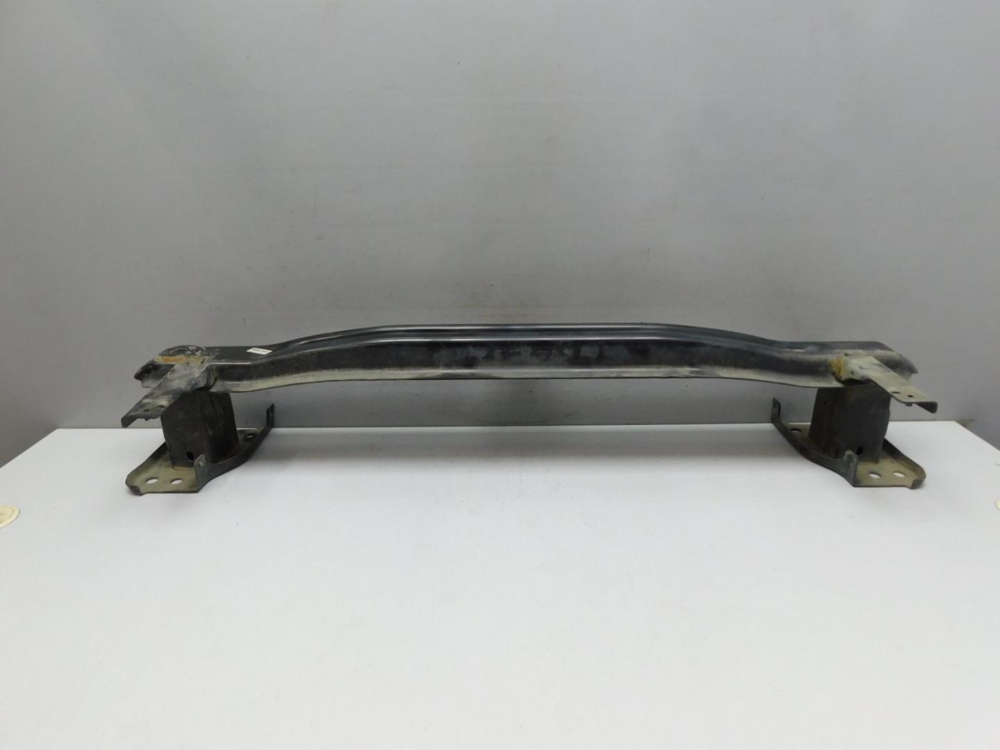 Усилитель переднего бампера