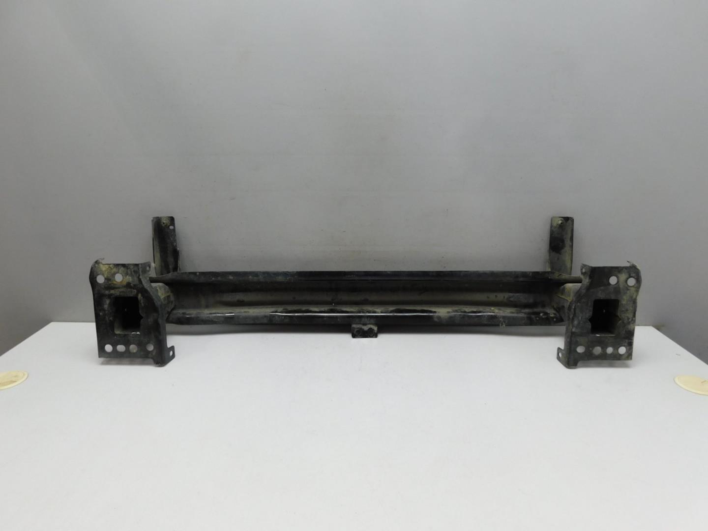 Усилитель переднего бампера