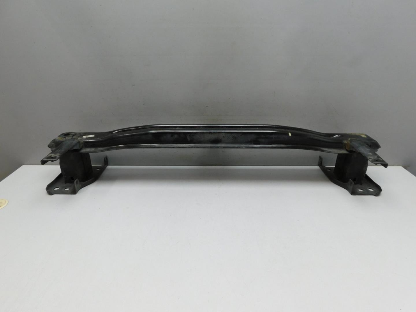 Усилитель переднего бампера