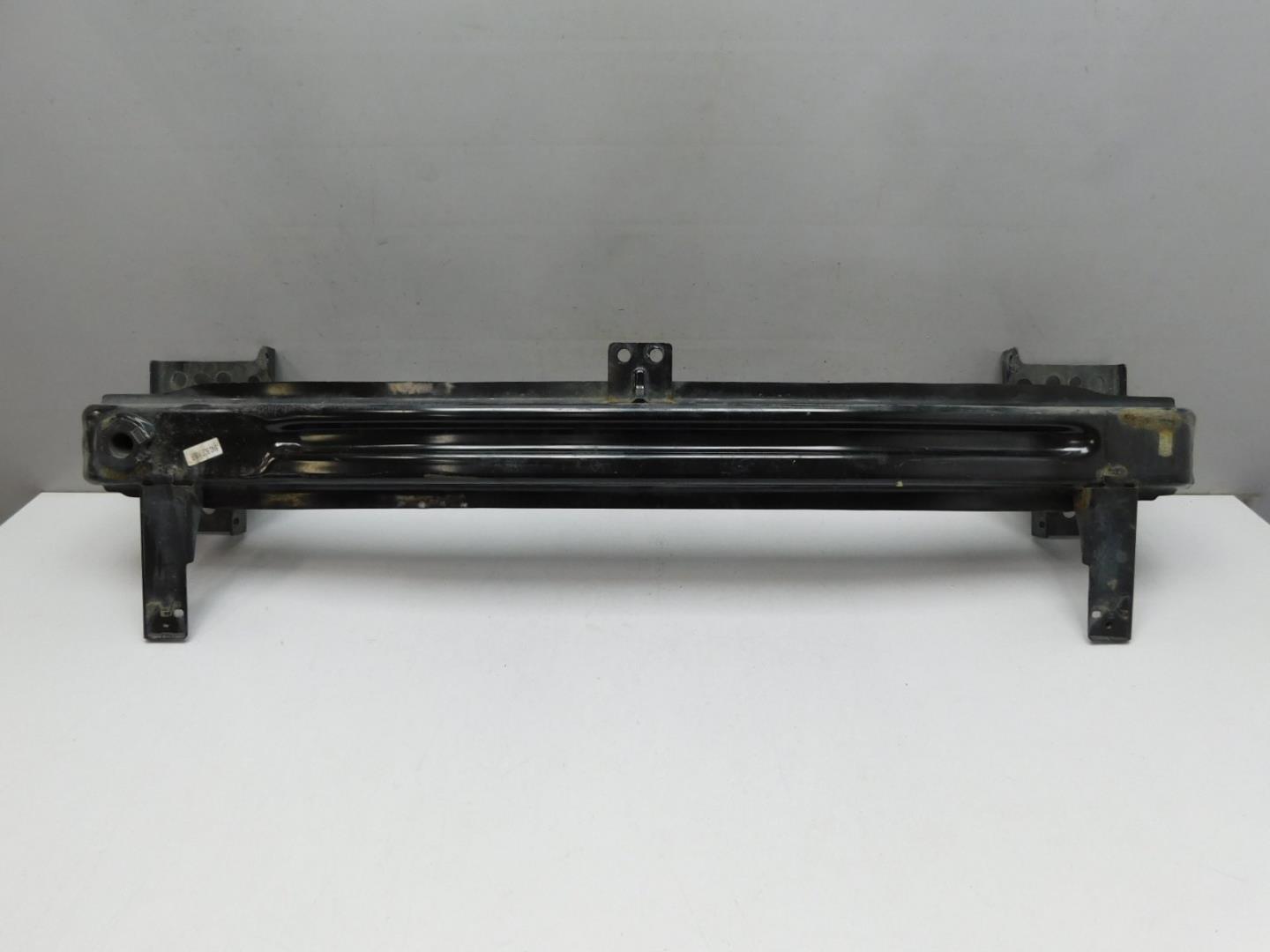 Усилитель переднего бампера