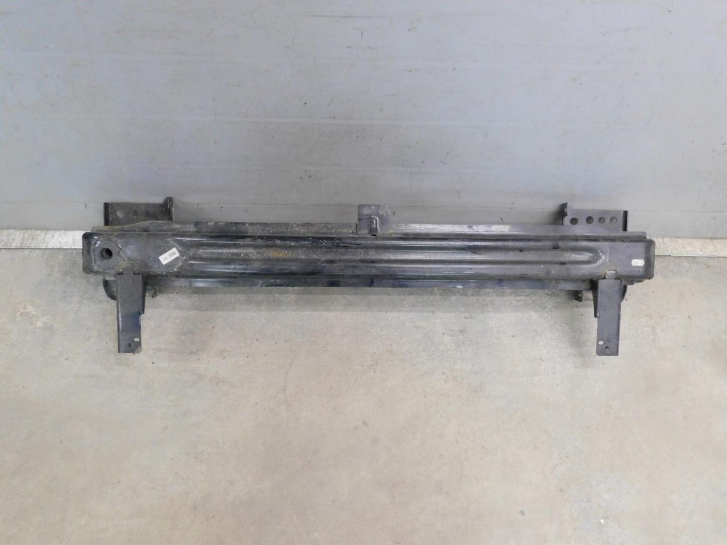 Усилитель переднего бампера